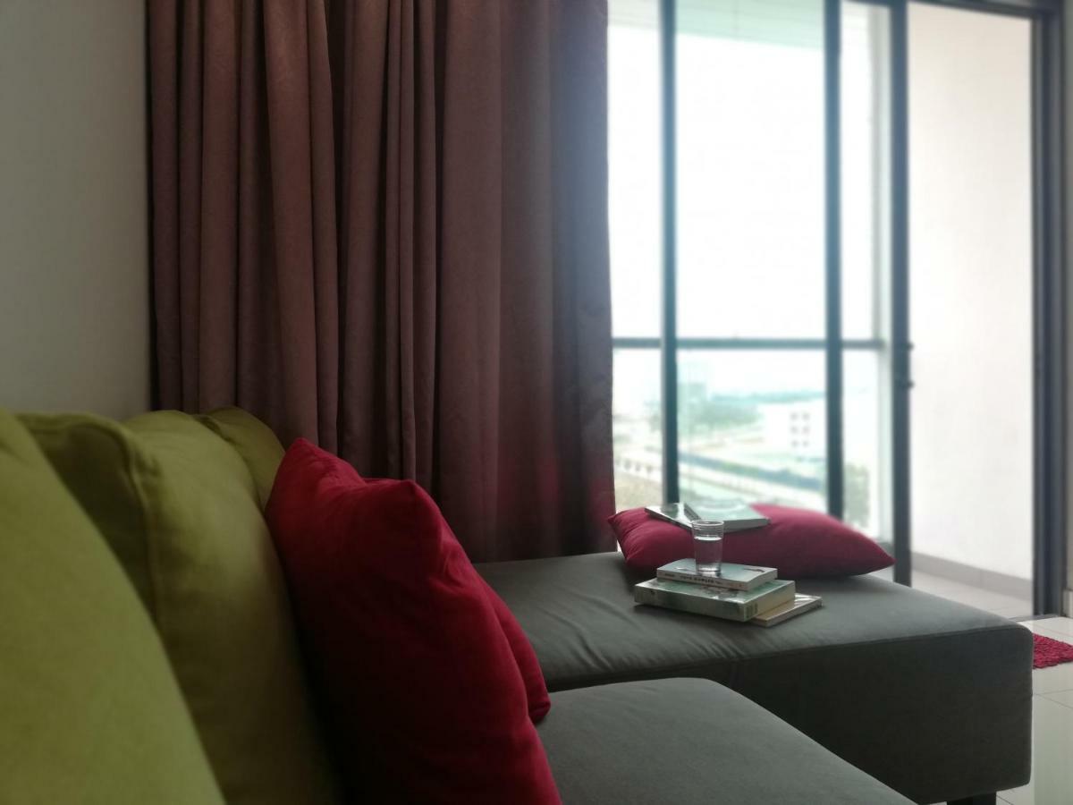 The Raffles Suites 新山 外观 照片